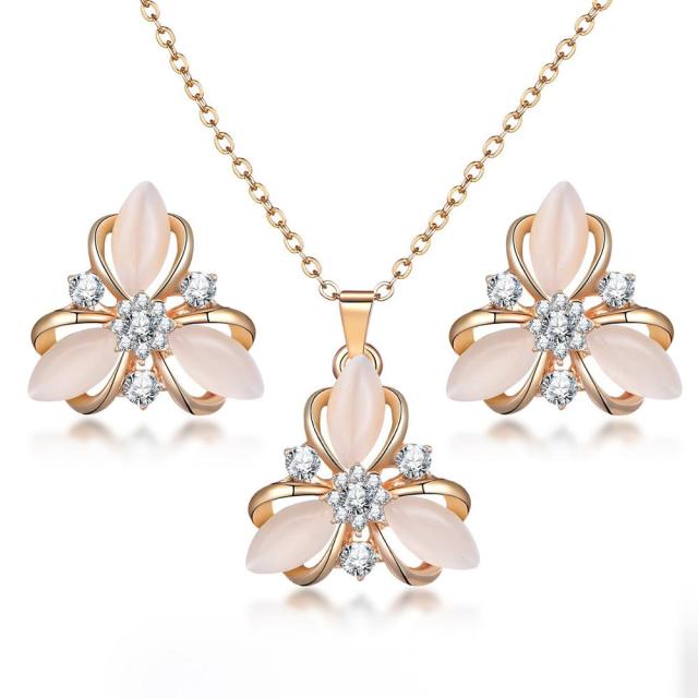 Classy Sparking Crystal Jewelry Set