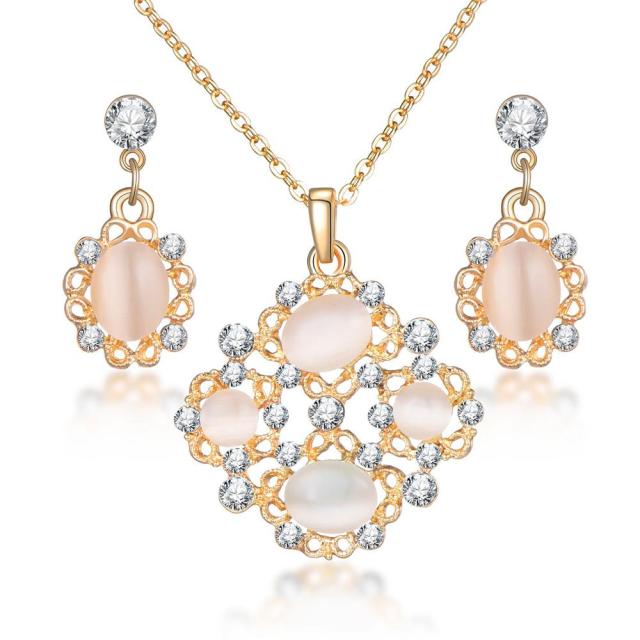 Classy Sparking Crystal Jewelry Set